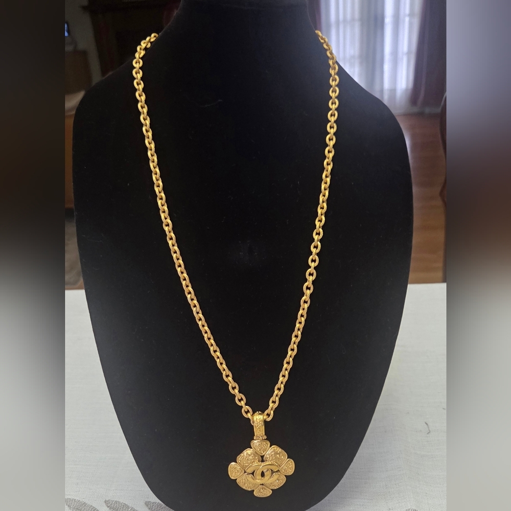 CHANEL Gold Clover Pendant Necklace. SOLD!! - Picture 7 of 7
